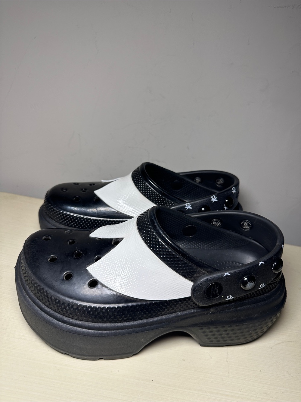 Crocs Wednesday Addams stomp platform gothic Black and White Slip-On Clogs - Picture 2 of 8
